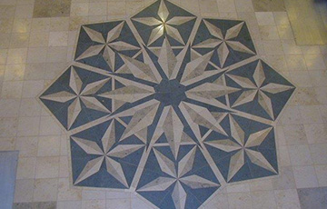 Porcelain tile flower design